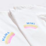 Le tee-shirt Mama rainbow